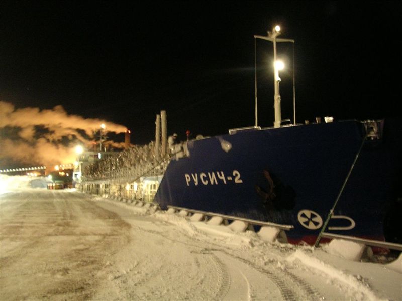Rusich 2 vid sågkajen 26 januari 2007.JPG