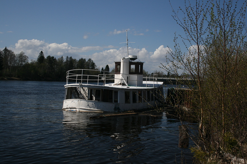 Vad är detta för båt? Ligger 20/5 2007 vid Önabben i Umeå