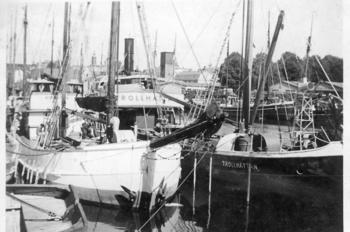 SS Trollhättan och Munksjö II i Kalshamn.jpg