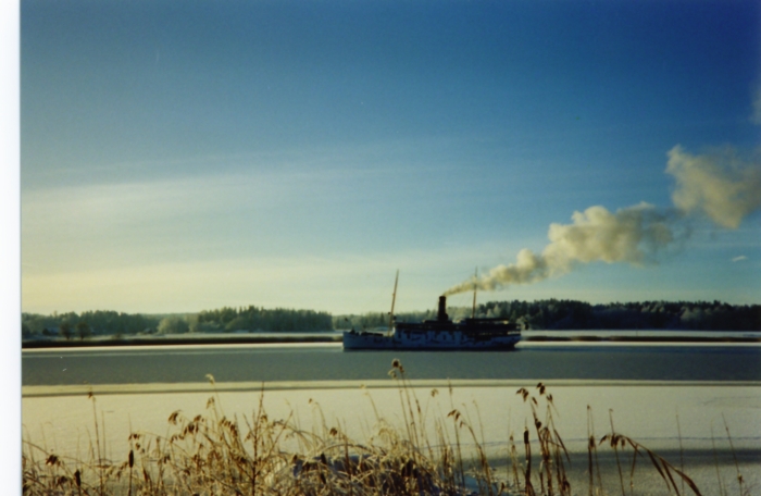 Motala Express 1994 på väg ut i isen ASD.jpg