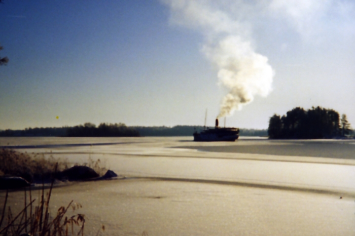 Motala Express 1994  i isen utanför Husabergsudde.jpg