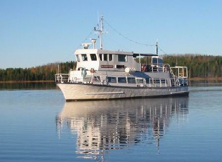 Slussbruden i sjön Runn