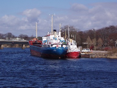 Lavinia och Campuma i Falkenberg Påskafton 2006 .jpg
