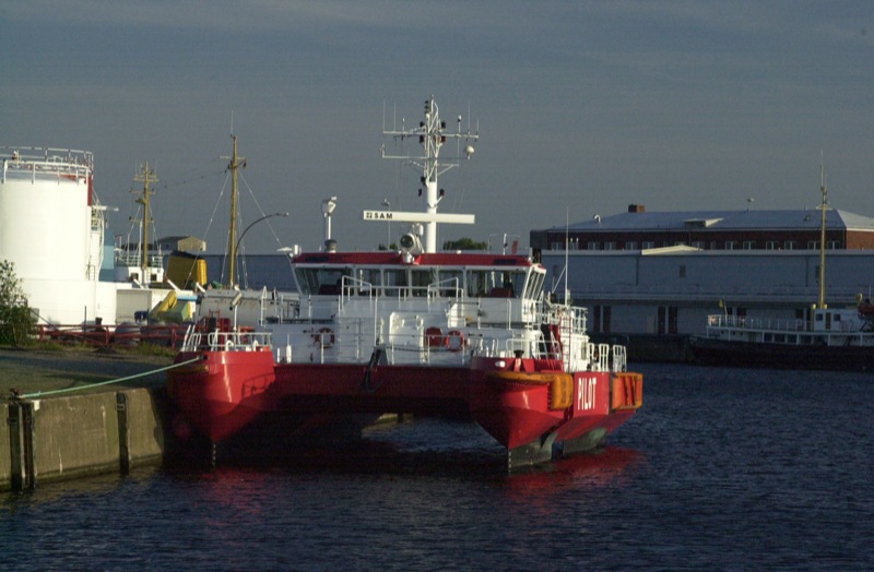 Döse vid kaj i Cuxhaven